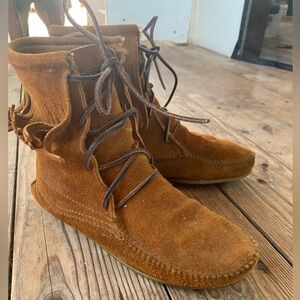 Minnetonka high top moccasins